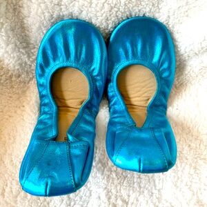 Brand new, never worn Blizzard Blue Rainbow Storehouse Flats size 10